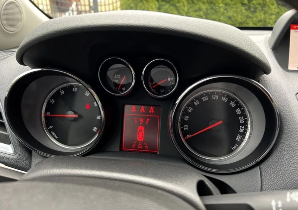 Opel Mokka cena 48800 przebieg: 94000, rok produkcji 2014 z Bisztynek małe 631
